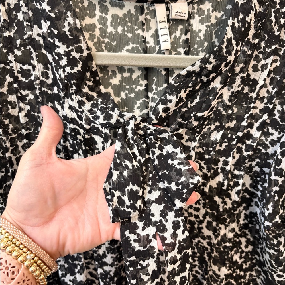 Elle Abstract Print Blouse - Picture 3 of 6